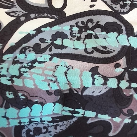 Health Pro Women's Scrub Top - Classic Blue Pattern (Size Small) - Picture 3 of 3